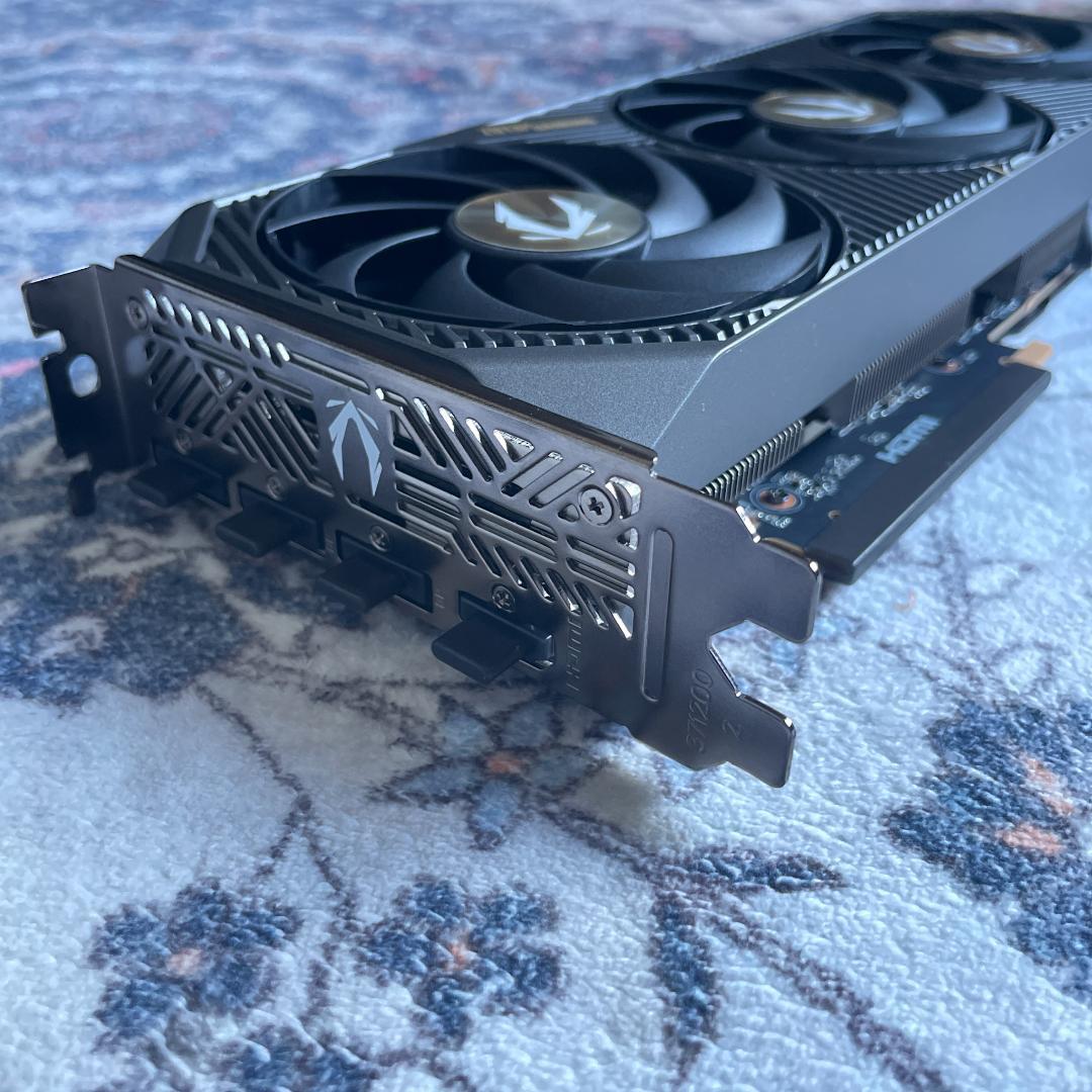 H*n様 ZOTAC GeForce RTX 5070 Ti SOLID SFF