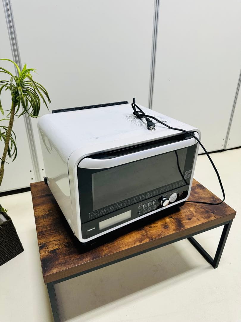 ホワイトオーブンレンジ デジタル表示TOSHIBA 石窯ドーム30L