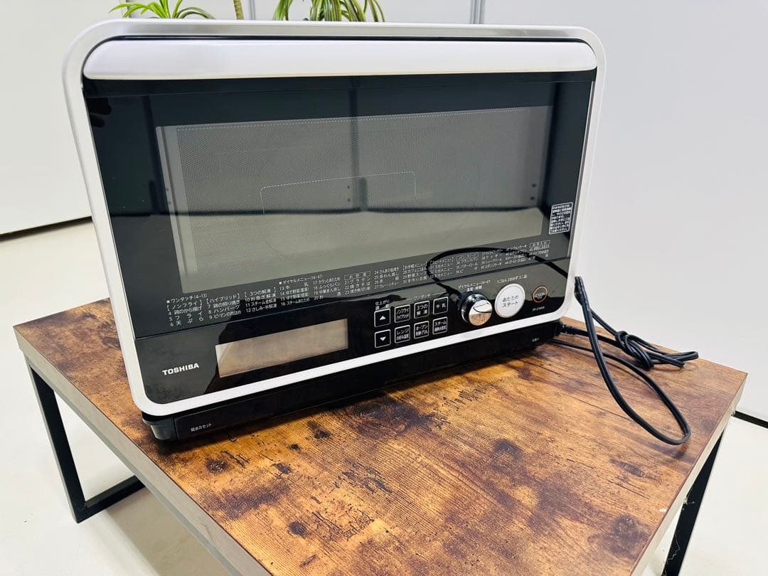 ホワイトオーブンレンジ デジタル表示TOSHIBA 石窯ドーム30L