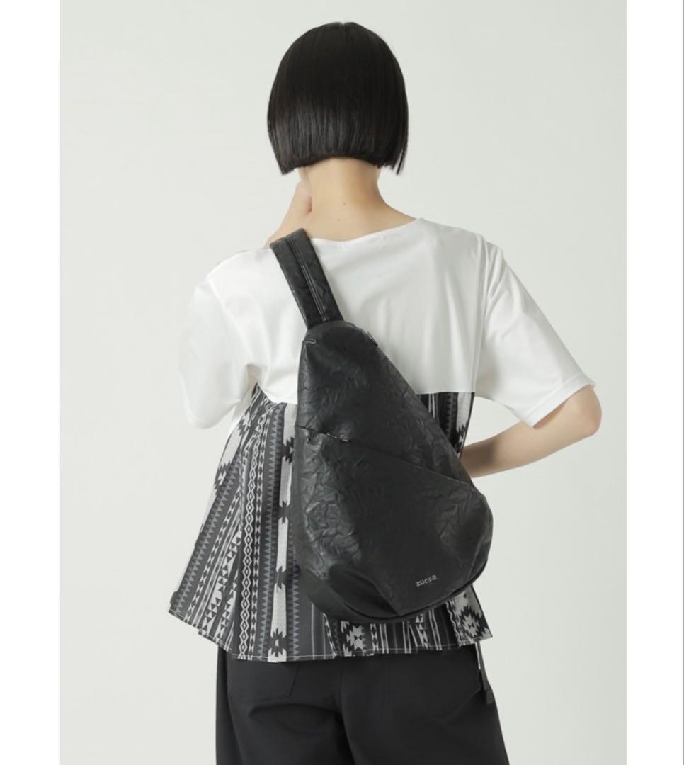 ユ*。様 ZUCCa / EMBOSSボディバッグ /　黒ブラック