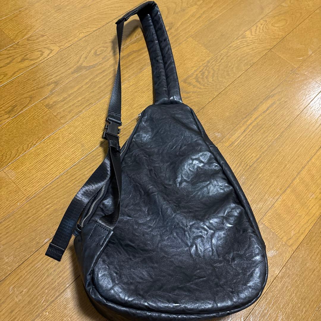 ユ*。様 ZUCCa / EMBOSSボディバッグ /　黒ブラック