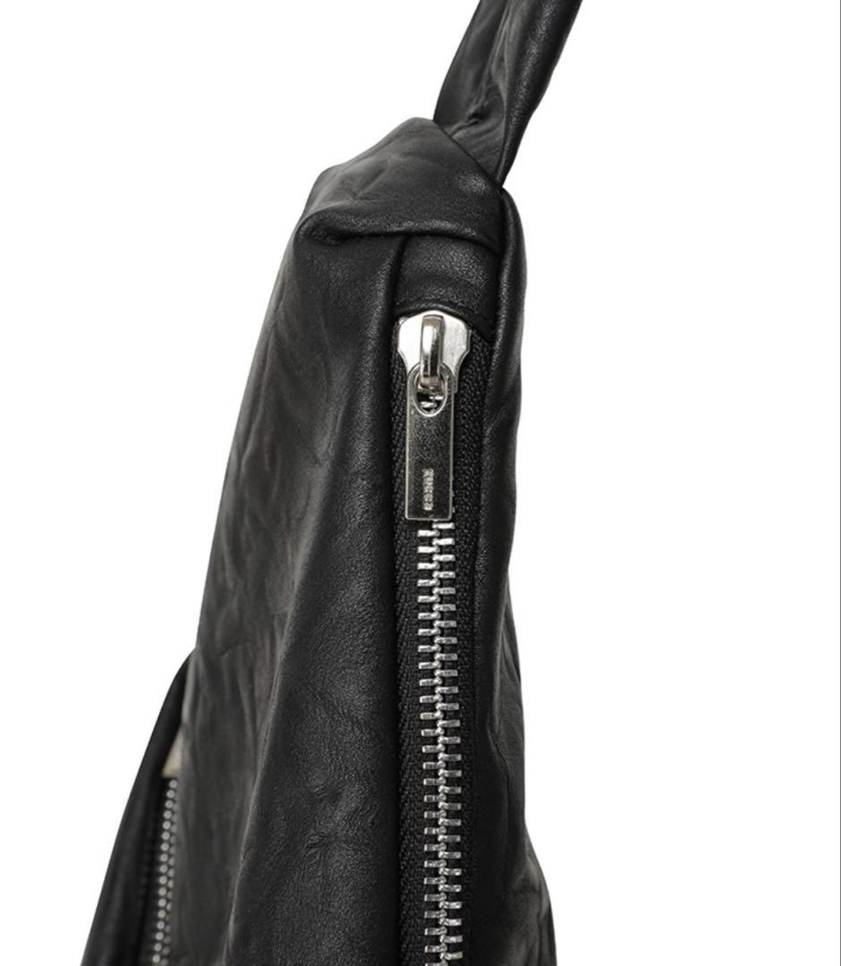 ユ*。様 ZUCCa / EMBOSSボディバッグ /　黒ブラック