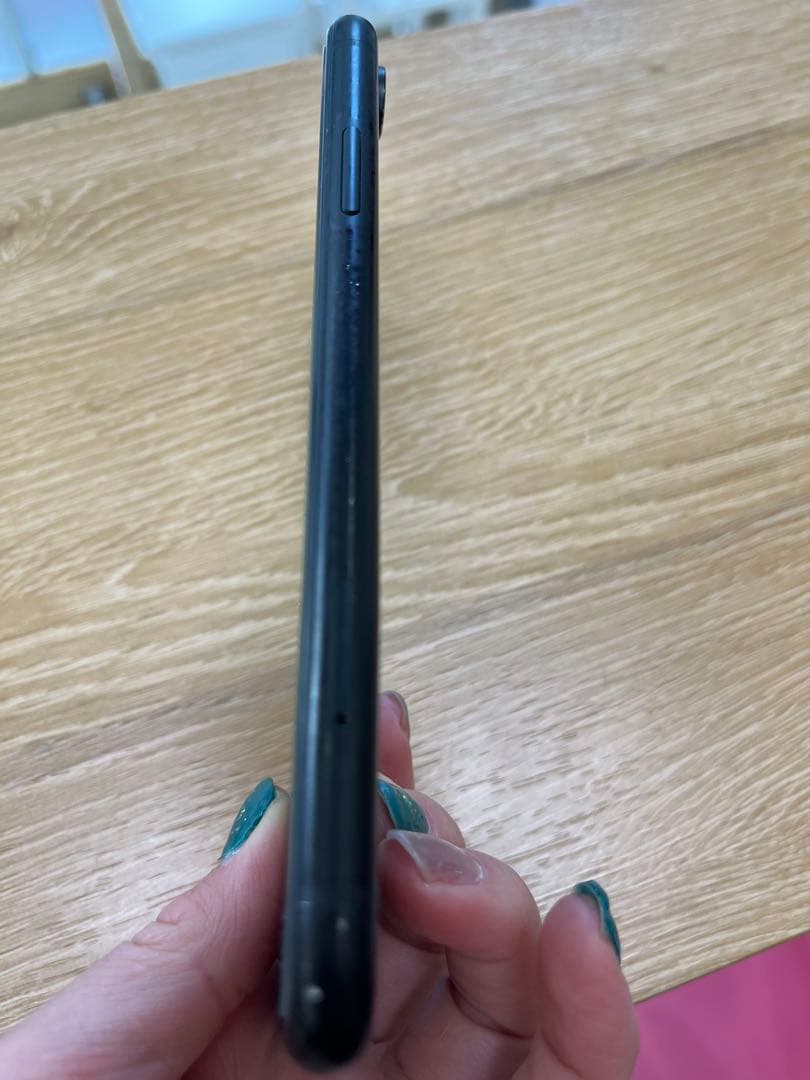 iPhone XR ブラック　128 SIMフリー　バッテリー81%