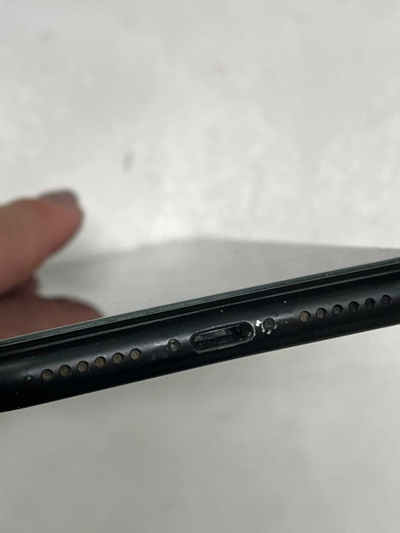 iPhone XR ブラック　128 SIMフリー　バッテリー81%