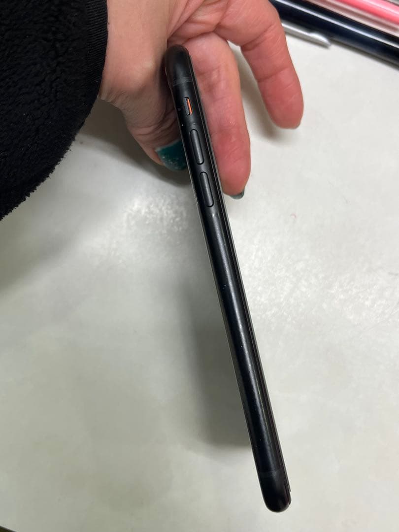 iPhone XR ブラック　128 SIMフリー　バッテリー81%