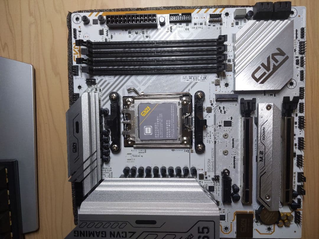 COLORFUL B650M GAMING FROZEN V14 本体