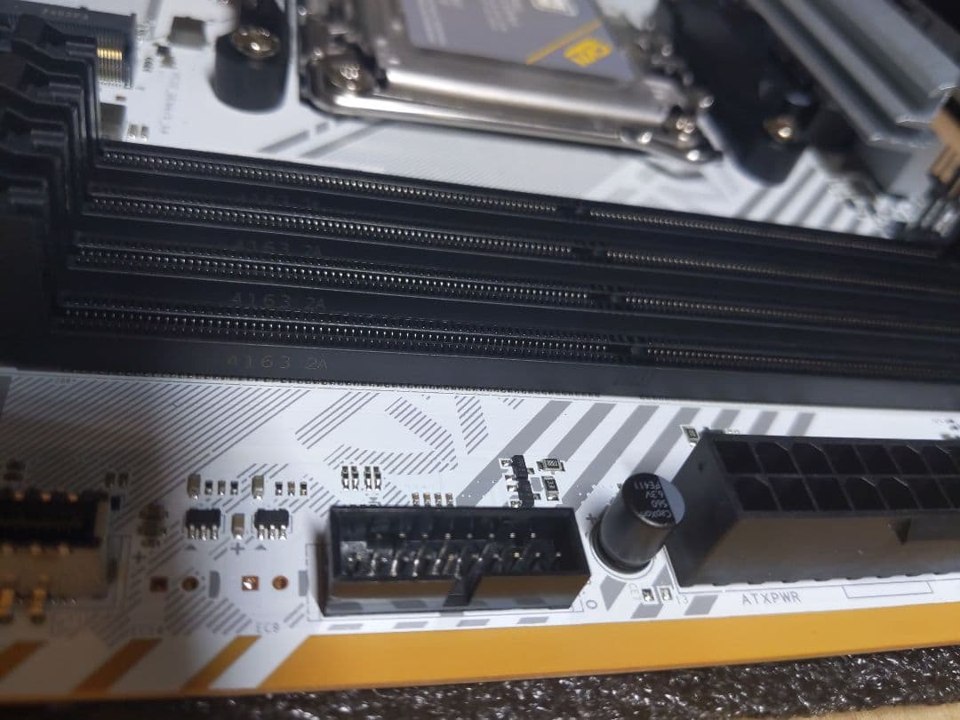 COLORFUL B650M GAMING FROZEN V14 本体