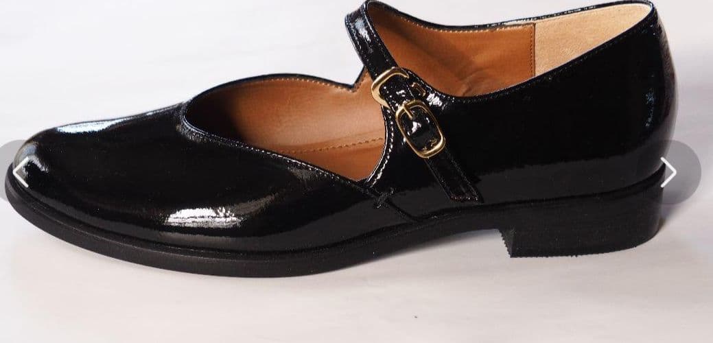 最終値下げ　BARCLAY ストラッププレーンパンプス(ブラック・エナメル)