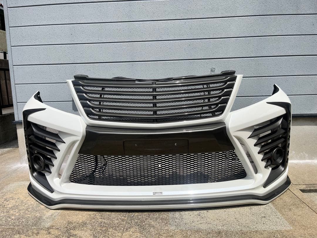 シルクブレイズ　フロントバンパー ヴォクシー80系りっぷとん