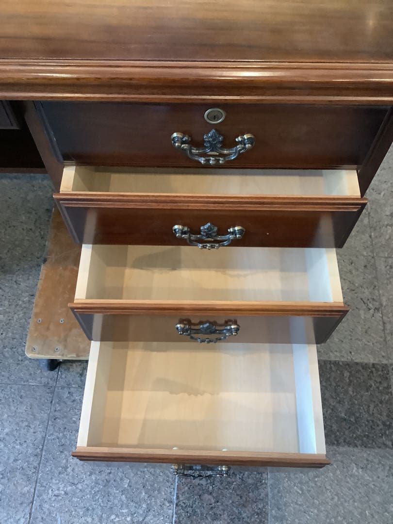 値引き‼️カリモク　両袖机　事務机　書斎　机　デスク　勉強　ワークデスク　現状品