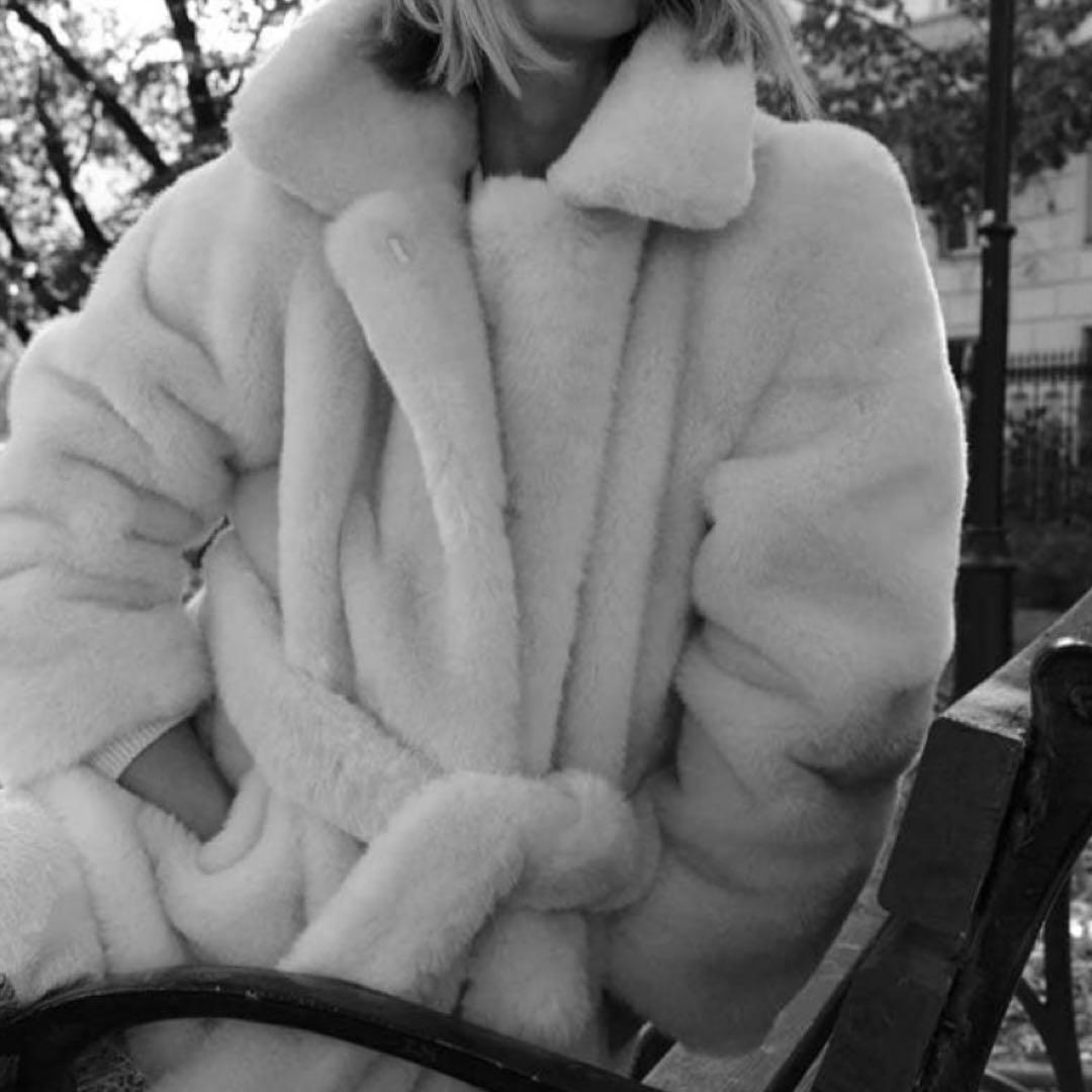 タグ付き新品★ZARAのフェイクファーコートベルト付き★Mサイズ★エクリュ色