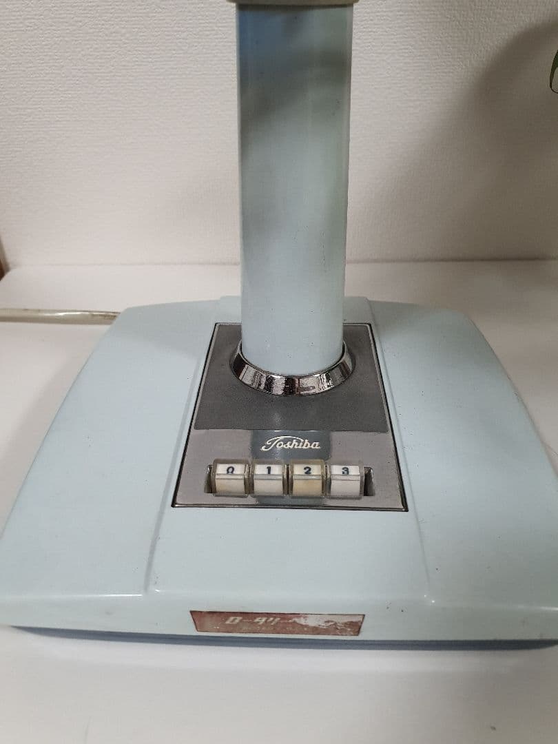 レトロ青い家庭用扇風機