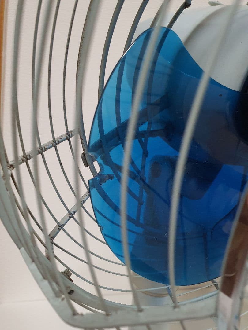 レトロ青い家庭用扇風機