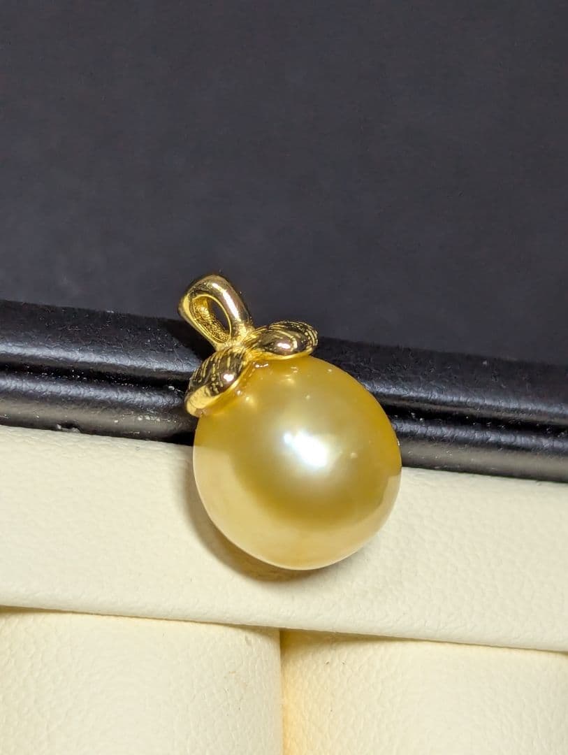 P46 南洋白蝶真珠　ゴールデンパール　SV ペンダントトップ