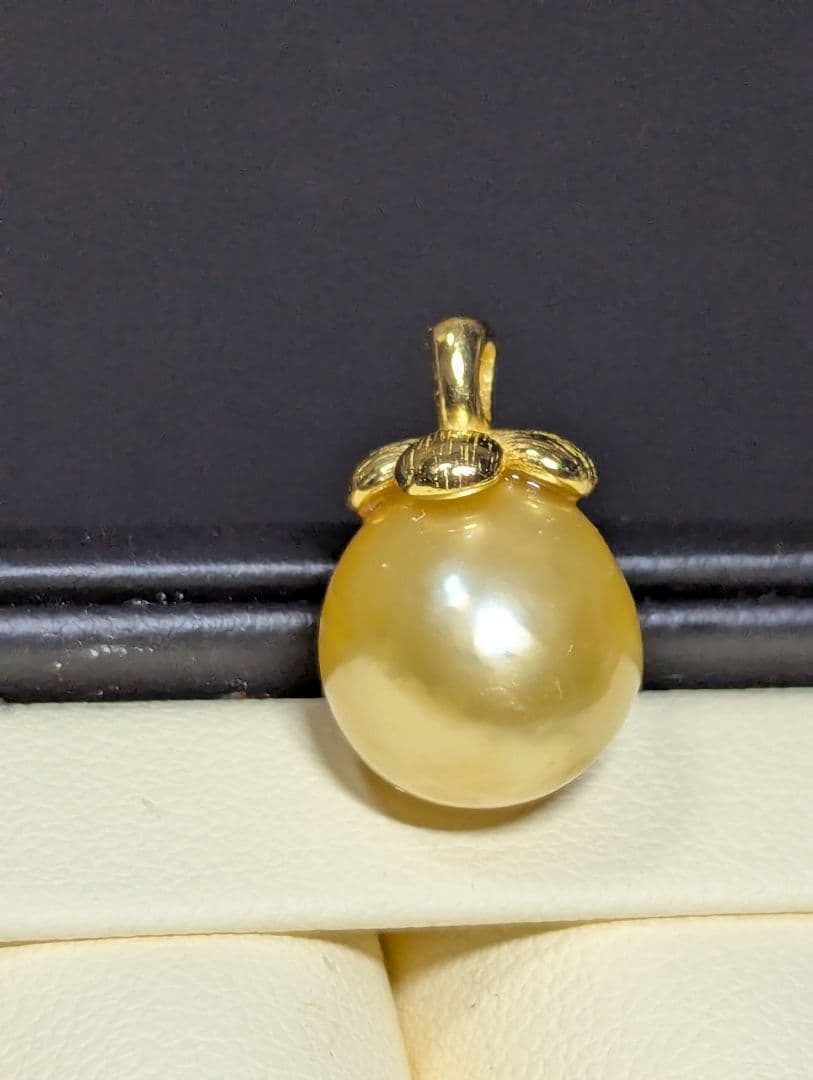 P46 南洋白蝶真珠　ゴールデンパール　SV ペンダントトップ