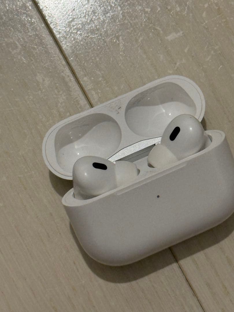 【純正】AirPods Pro（第2世代）Lightning充電ケース付