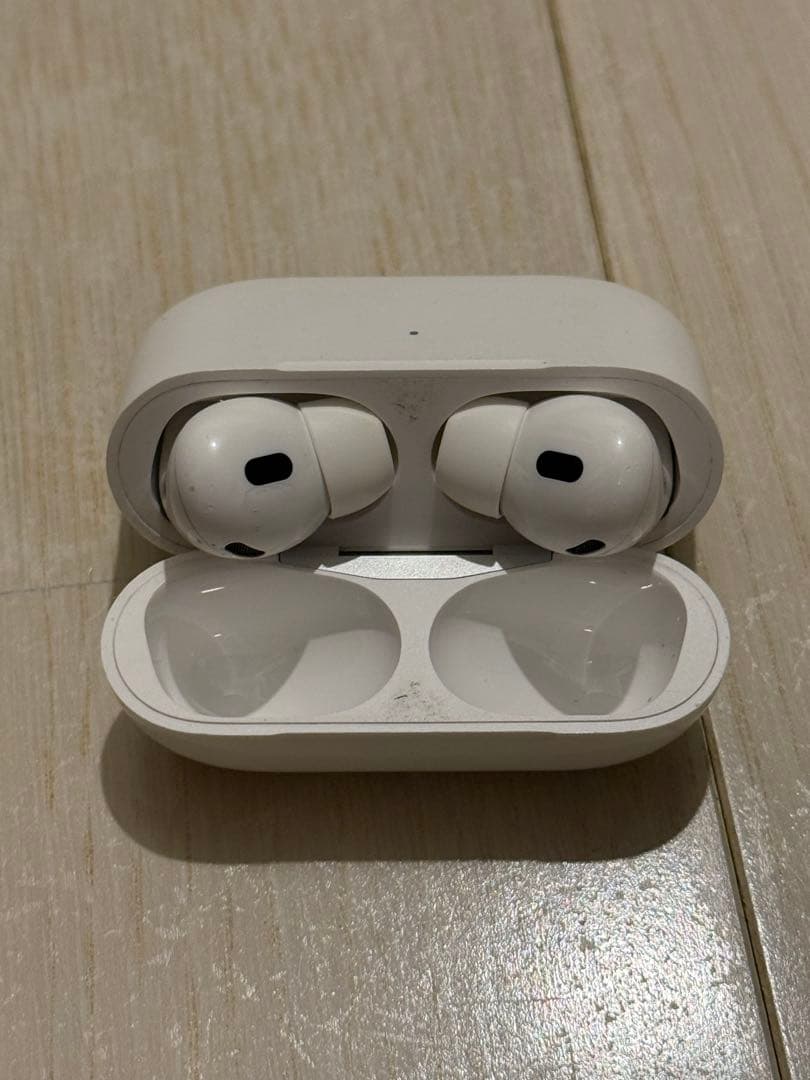 【純正】AirPods Pro（第2世代）Lightning充電ケース付