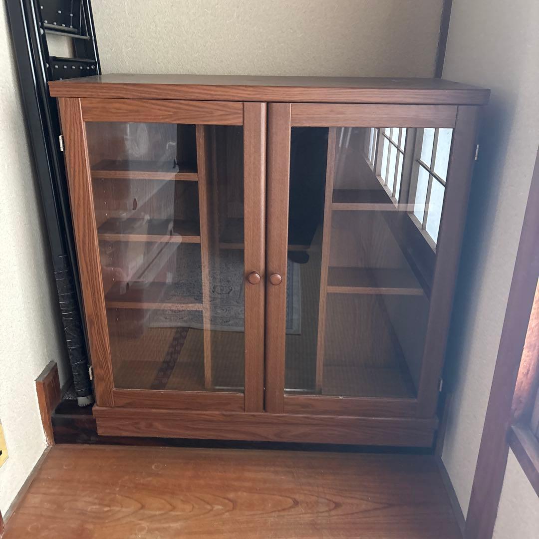 【送料込み】本棚　ガラス扉付き　内部スライド棚　棚高さ可変式