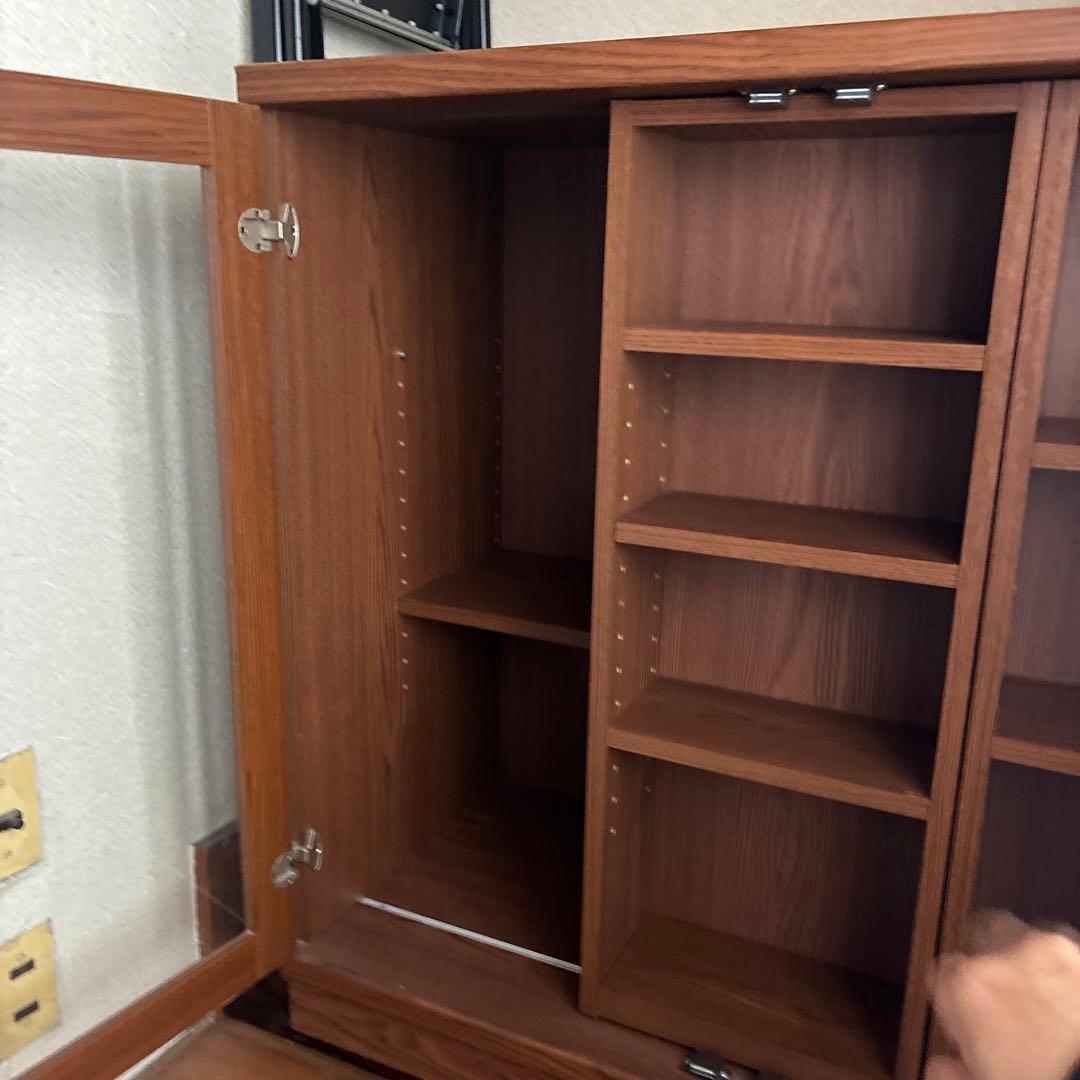 【送料込み】本棚　ガラス扉付き　内部スライド棚　棚高さ可変式