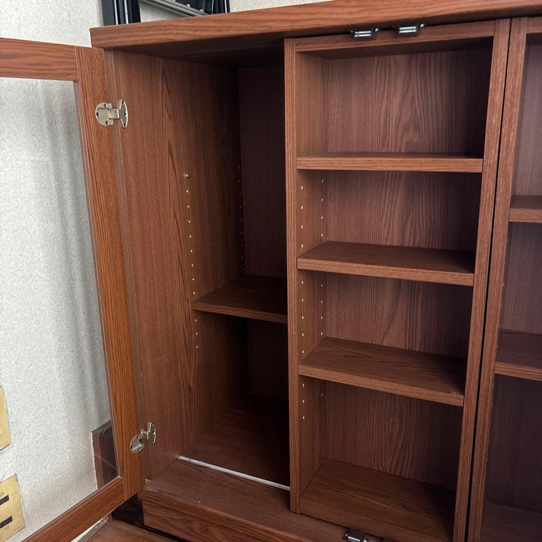 【送料込み】本棚　ガラス扉付き　内部スライド棚　棚高さ可変式