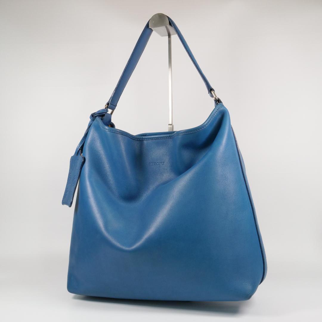 美品✨ ヒロフ レザーワンショルダーバッグ ブルー ロゴ刻印 チャーム付