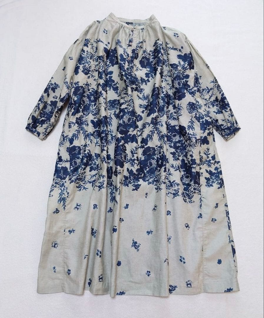 試着のみ45R インディゴ抜染ローズプリントのスモックドレス 45rpm