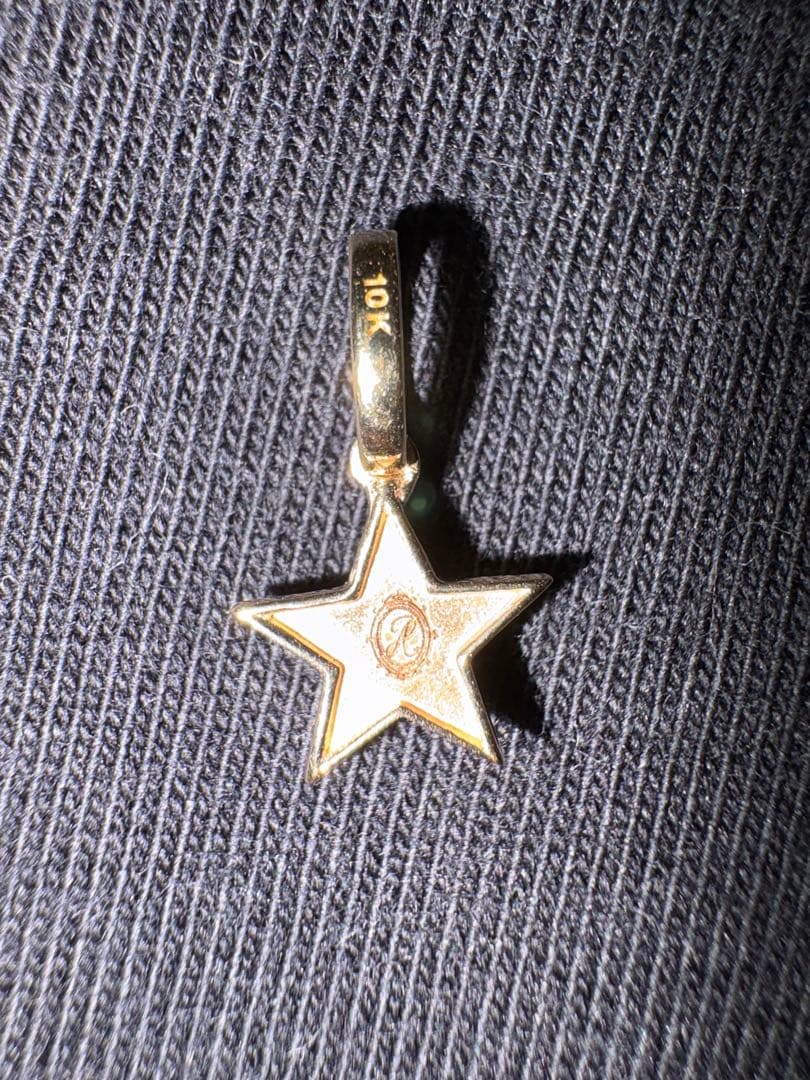 AVALANCHE アヴァランチ10K YG 星型ペンダントトップ　ユニセックス