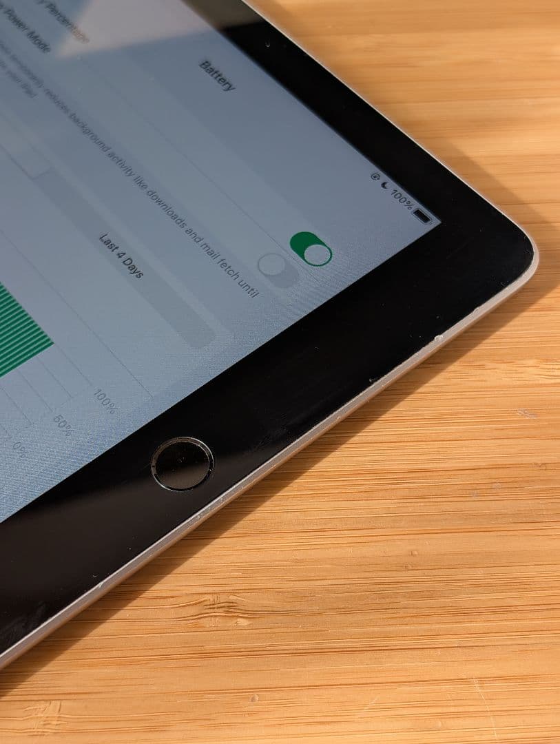 【大容量】iPad 第6世代 Wi-Fiモデル 本体のみ ※エッジに小傷あり