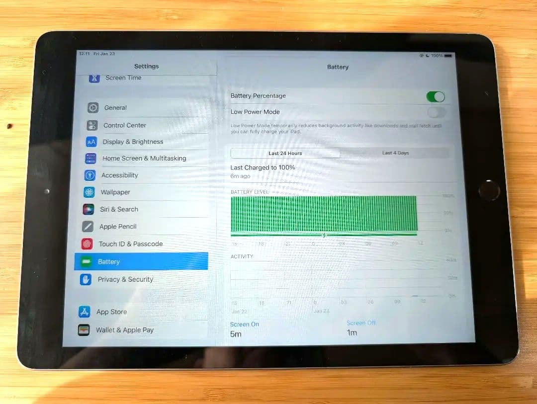 【大容量】iPad 第6世代 Wi-Fiモデル 本体のみ ※エッジに小傷あり