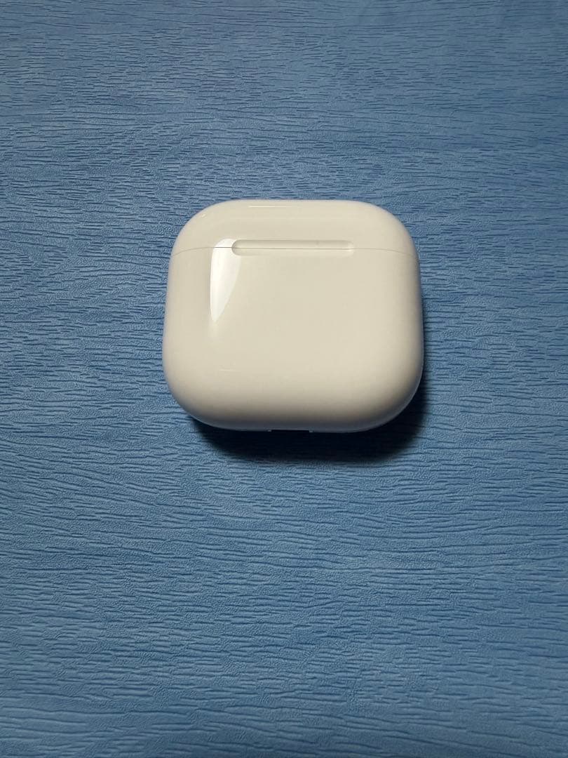 AirPods 4 (本体ノイキャン搭載）ケースのおまけ付き