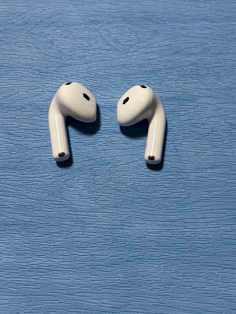 AirPods 4 (本体ノイキャン搭載）ケースのおまけ付き