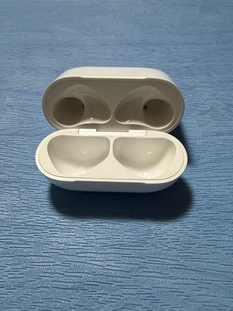 AirPods 4 (本体ノイキャン搭載）ケースのおまけ付き