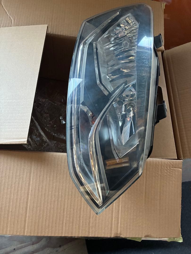 ポロ　6R 後期　純正　右　ヘッドライトライト　フォルクスワーゲン