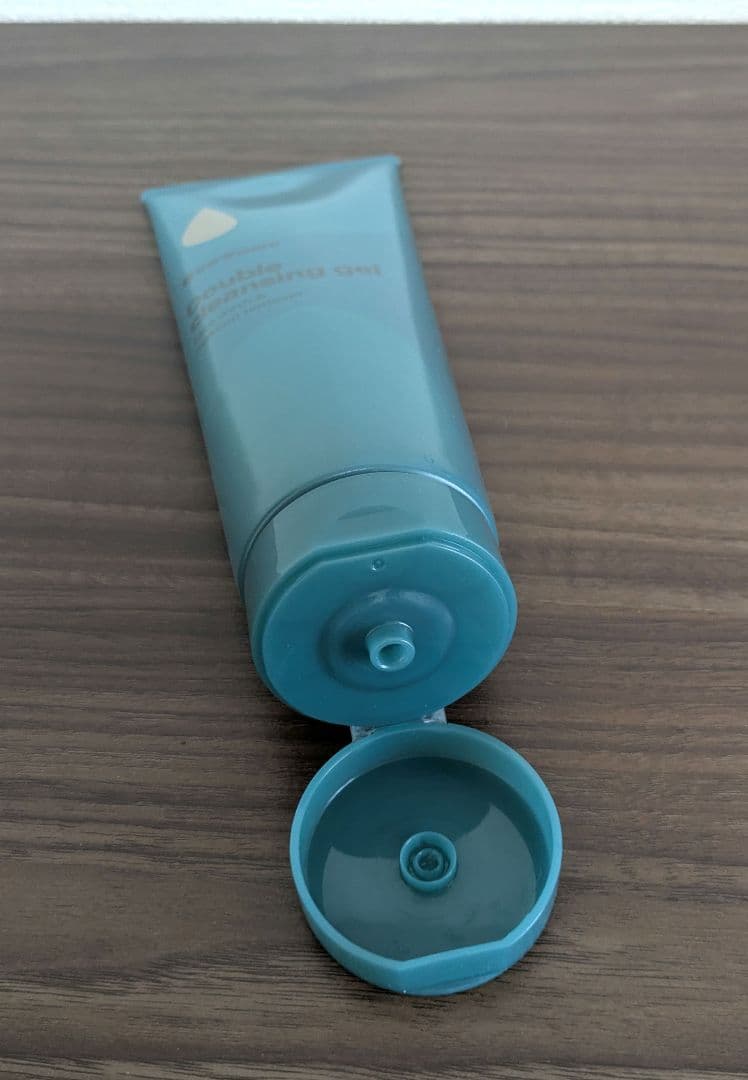 アクシリオ　アースケアアクアテクトゲル、ダブルクレンジングゲル　オールインワン