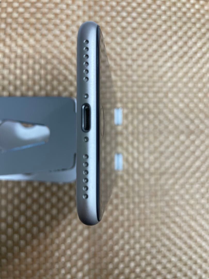 iPhone SE 第3世代 128 GB スターライトSIMフリー【7829】