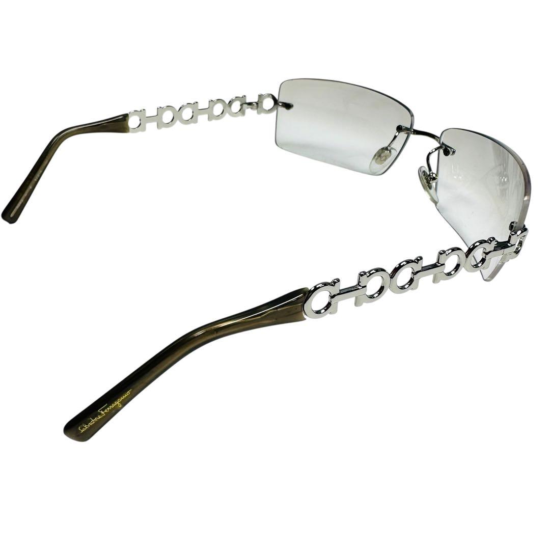 極美品 フェラガモ サングラス ガンチーニ 希少ロゴテンプル シルバー　1045