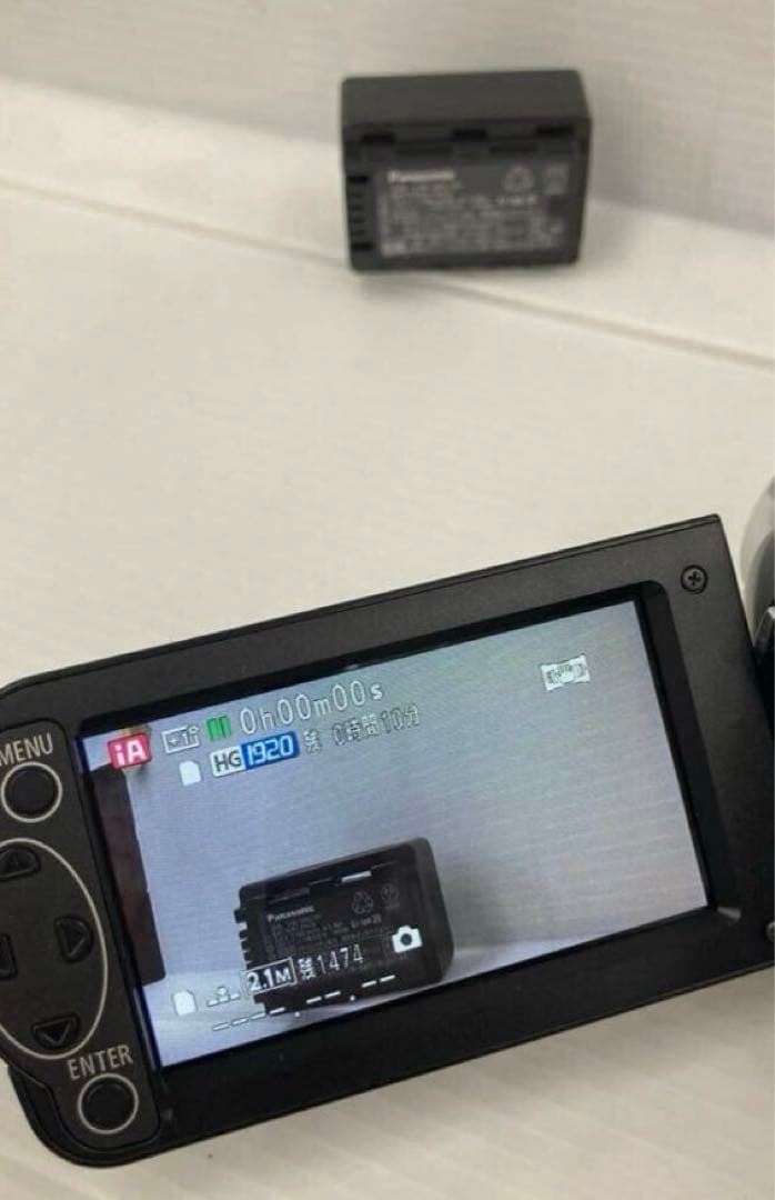 HC-V100M　光学ズーム34倍　内蔵メモリー8GB　バッテリー　充電器付き