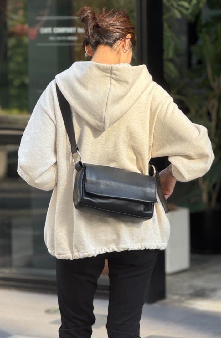 【新品未使用品】BEARDSLEY ビアズリー レザーりボディバッグ