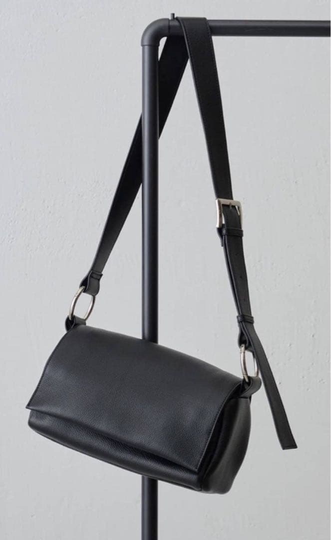 【新品未使用品】BEARDSLEY ビアズリー レザーりボディバッグ