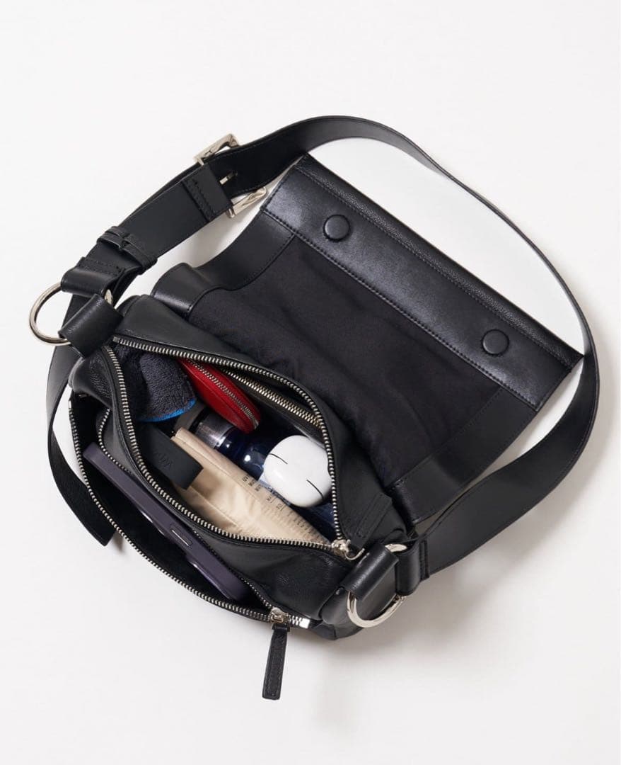 【新品未使用品】BEARDSLEY ビアズリー レザーりボディバッグ