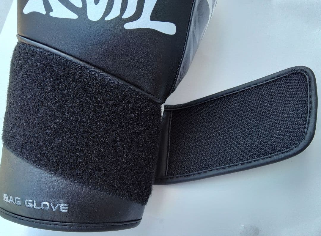 ロマチェンコモデル Rival Guerrero ブラック/ホワイト　10oz