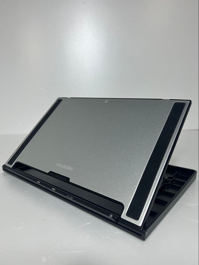 ★美品★Huion GT133 液晶ペンタブレット本体 スタンド付き