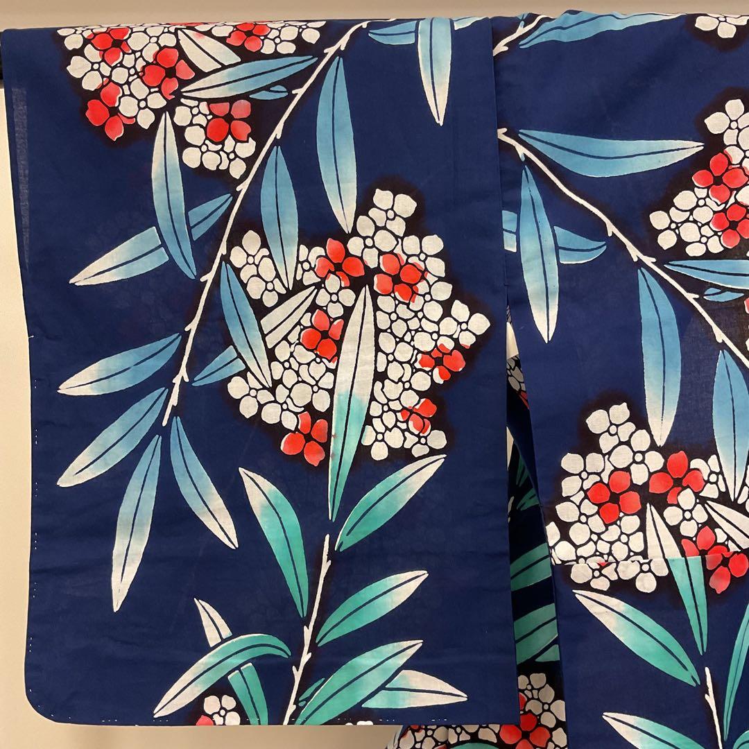 新品美品　昭和レトロ　藍染に夾竹桃が鮮やかで美味しい　注染浴衣