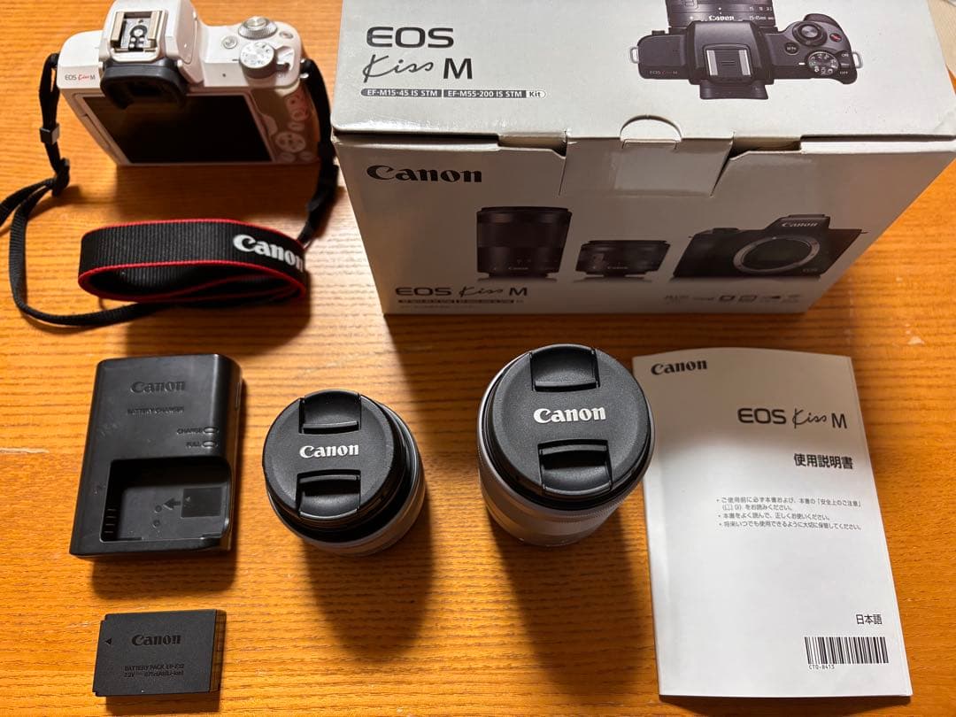 Canon EOS Kiss M ダブルズームキット　専用箱あり