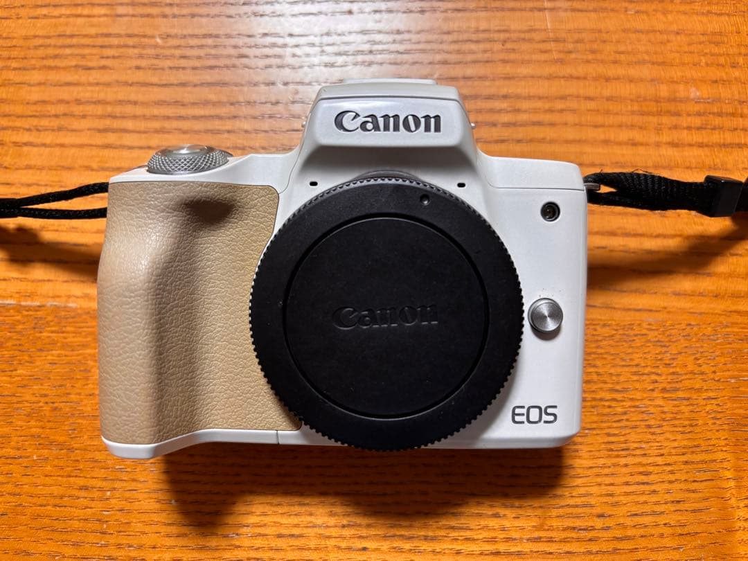 Canon EOS Kiss M ダブルズームキット　専用箱あり