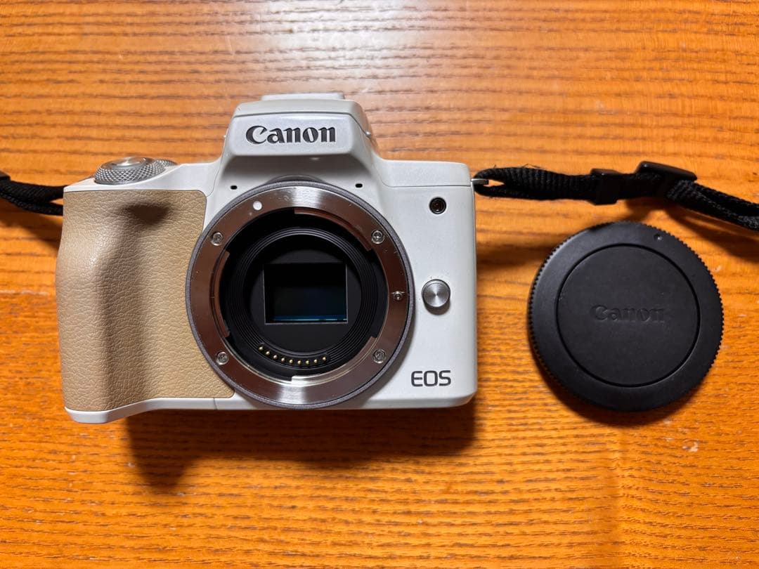Canon EOS Kiss M ダブルズームキット　専用箱あり