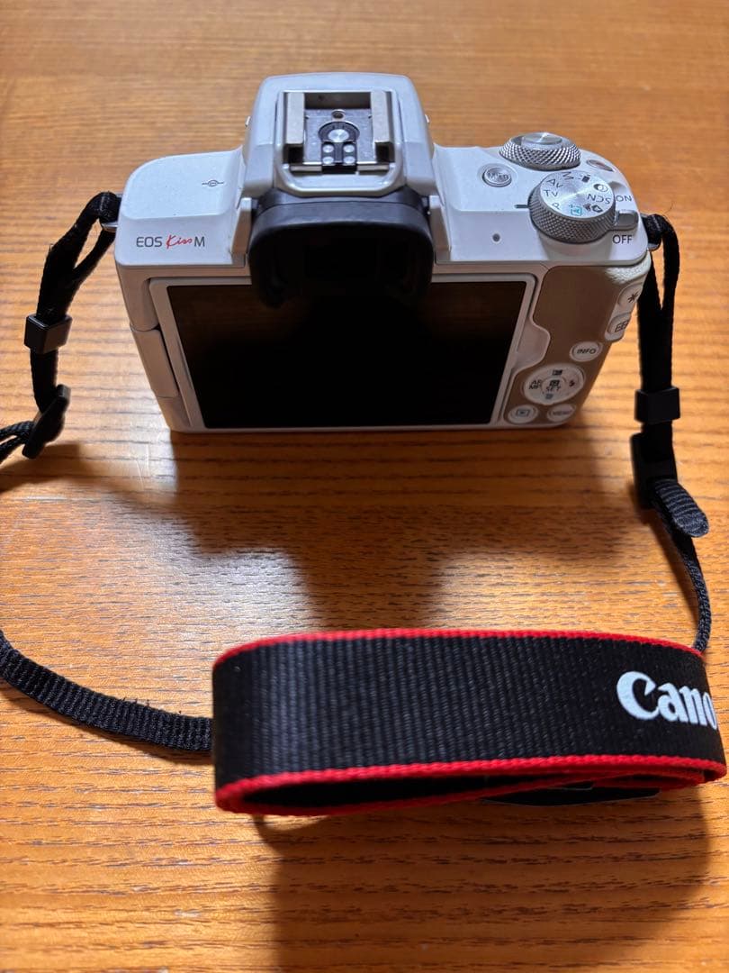 Canon EOS Kiss M ダブルズームキット　専用箱あり