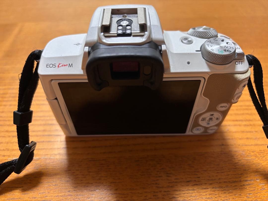 Canon EOS Kiss M ダブルズームキット　専用箱あり