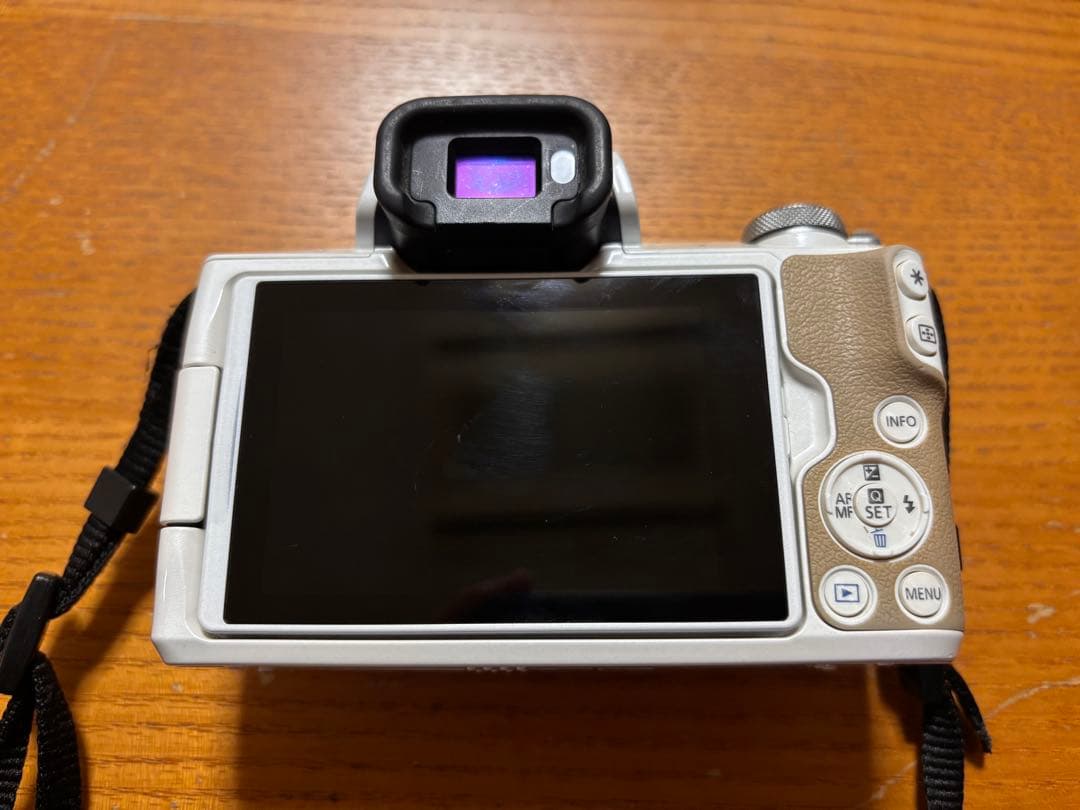 Canon EOS Kiss M ダブルズームキット　専用箱あり