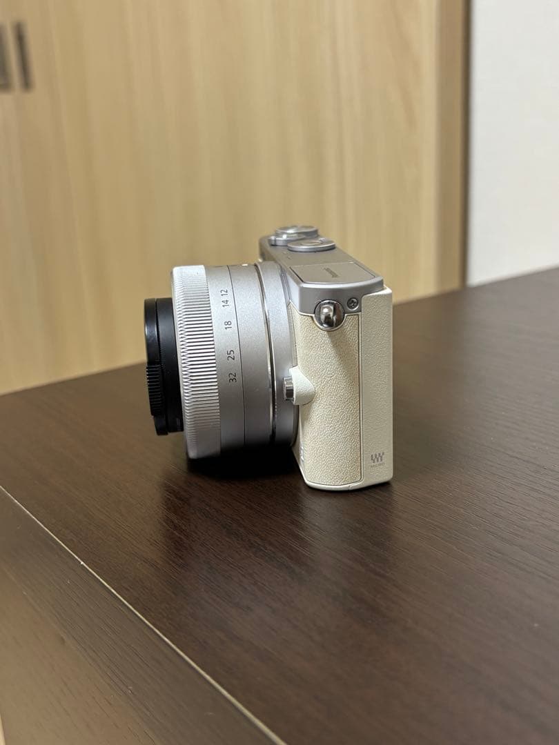 LUMIX DMC-GM1 ミラーレスカメラ アイボリー レンズ付き ルミックス